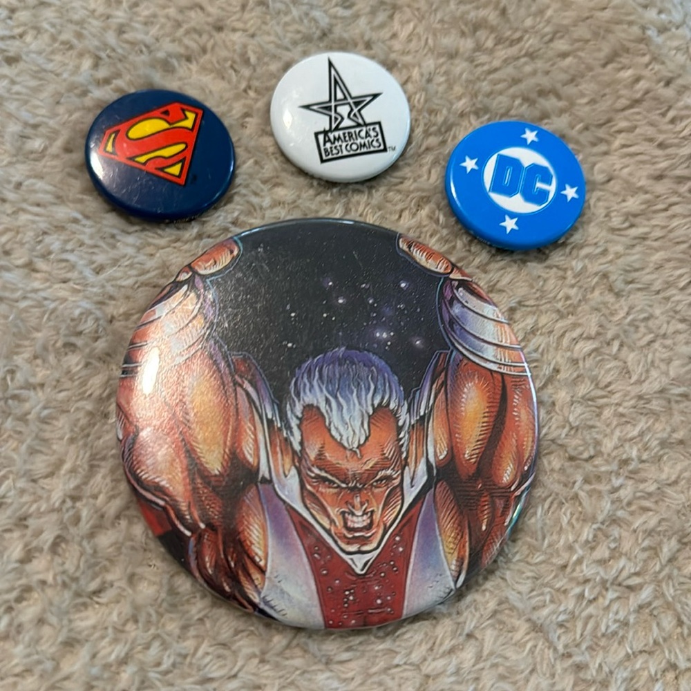 Comics Metal pin 4 pc assortment